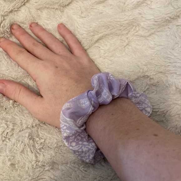 Colorful Scrunchie Set - 10 - Picture 4 of 12